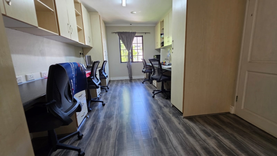 4 Bedroom Property for Sale in Heatherlands Western Cape